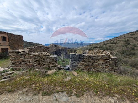 Terreno en Torre de Moncorvo, Portugal 1070800 m² No. 88203