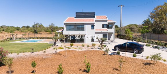 7 bedrooms Villa in Quarteira, Portugal No. 31922 3