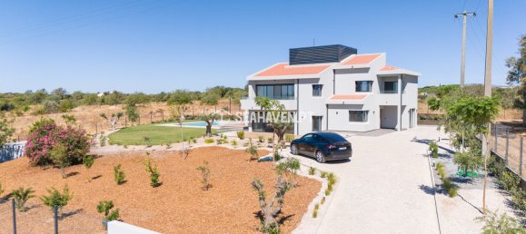 7 bedrooms Villa in Quarteira, Portugal No. 31922 32