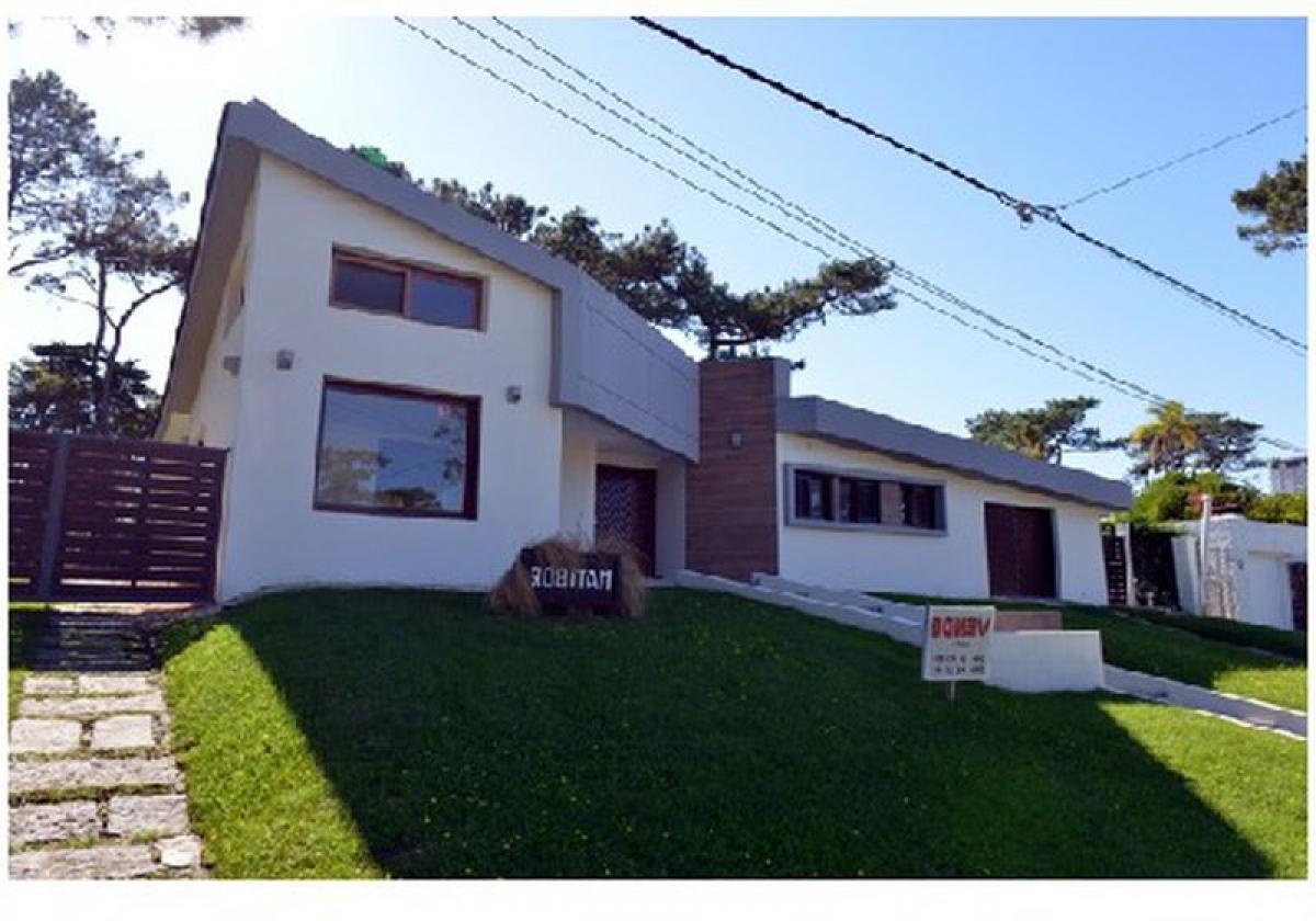 3 bedrooms House in Maldonado, Uruguay No. 11586