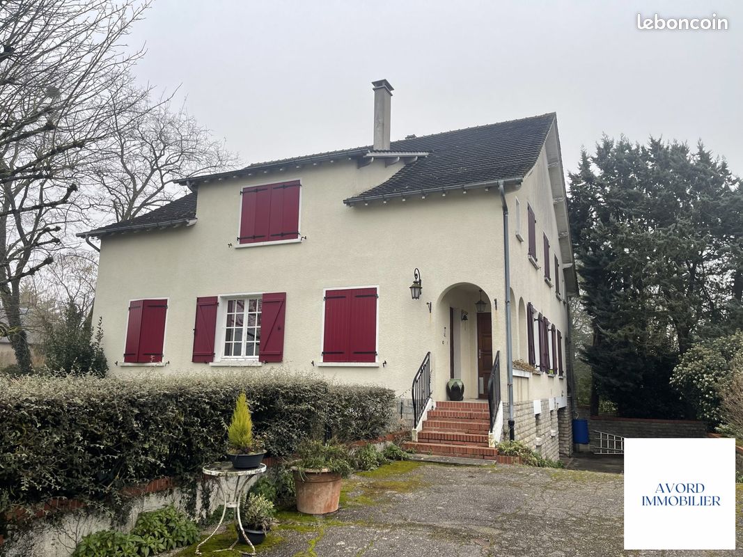 Casa de 5 dormitorios en Baugy, France No. 333001