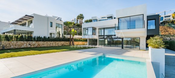 Вилла с 4 спальнями в Малага, Испания № 127173 39