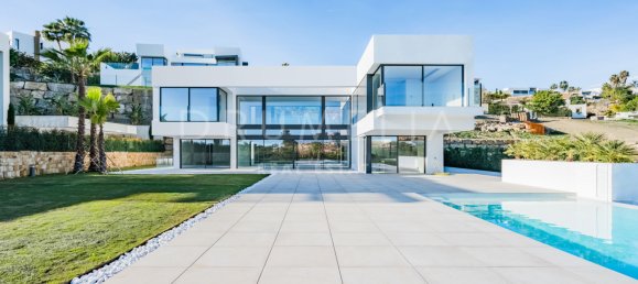 Вилла с 4 спальнями в Малага, Испания № 127173 33