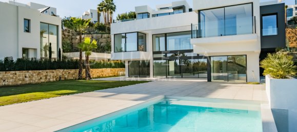 Вилла с 4 спальнями в Малага, Испания № 127173 38