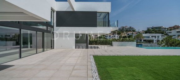 Вилла с 4 спальнями в Малага, Испания № 127173 35