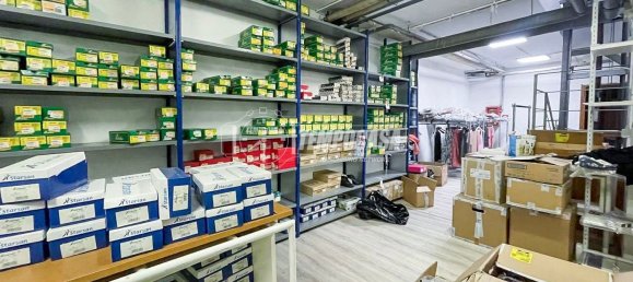 320m² Commercial property in Turin, Italy No. 375252 16