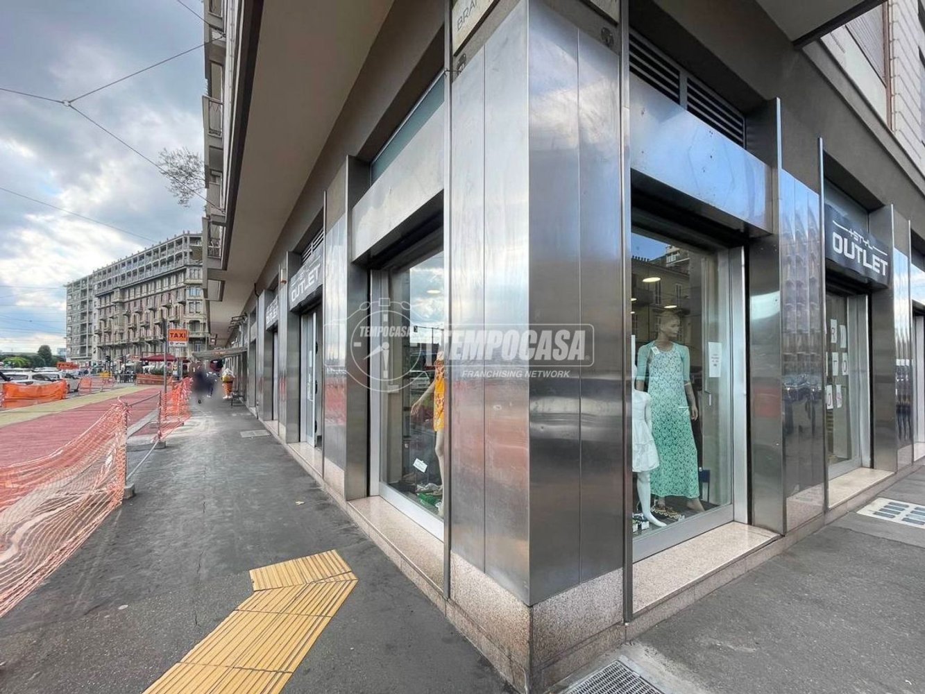320m² Commercial property in Turin, Italy No. 375252