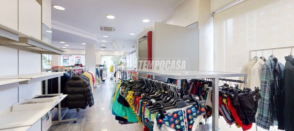 320m² Commercial property in Turin, Italy No. 375252 11