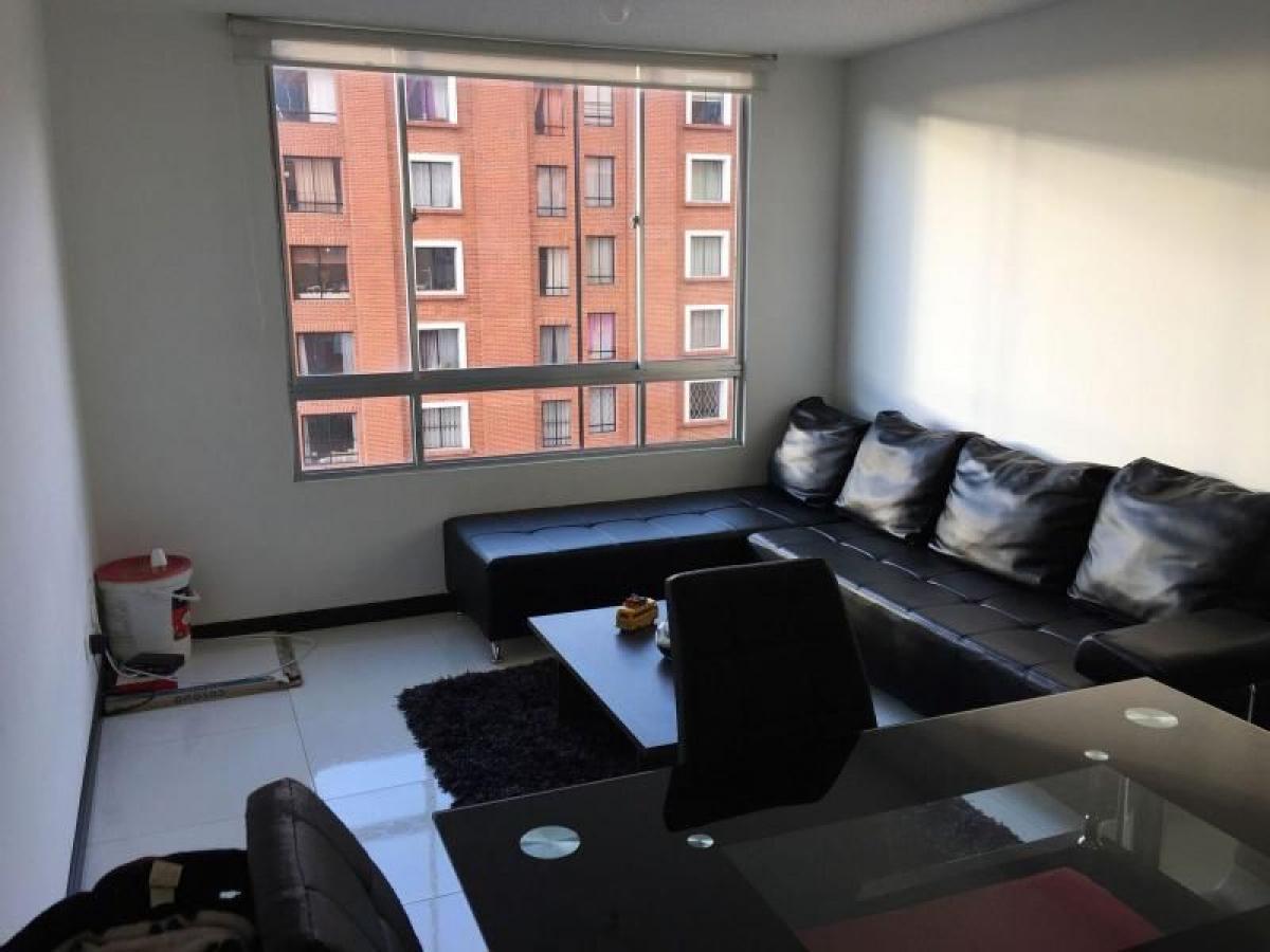 Casa de 3 dormitorios en Bogotá, Colombia No. 14461