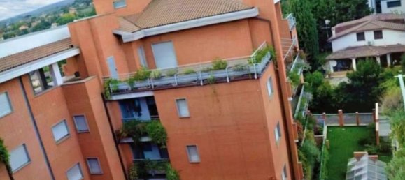 546m² Commercial property in Velletri, Italy No. 313570 8