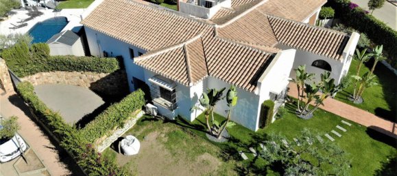 3 bedrooms Villa in Alameda, Spain No. 173020 2