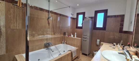 3 bedrooms Villa in Alameda, Spain No. 173020 16