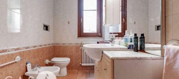 Квартира с 3 комнатами в Равенна, Италия № 36271 12