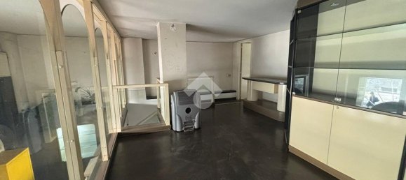 3 rooms Commercial property in Cosenza, Italy No. 257640 31