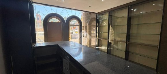 3 rooms Commercial property in Cosenza, Italy No. 257640 2