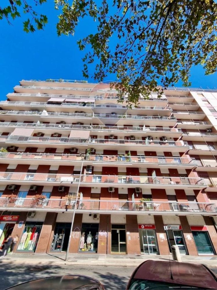 100m² Warehouse in Bari, Italy No. 155531