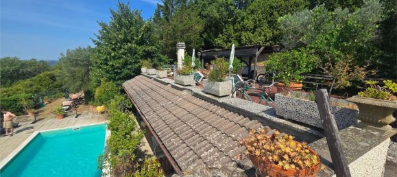 600m² Commercial property in Magione, Italy No. 270231 4