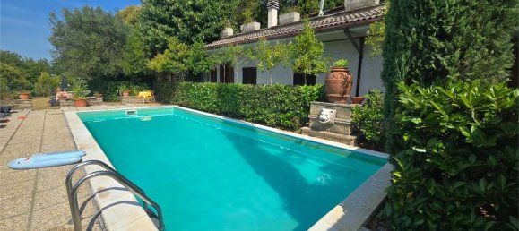 600m² Commercial property in Magione, Italy No. 270231 3