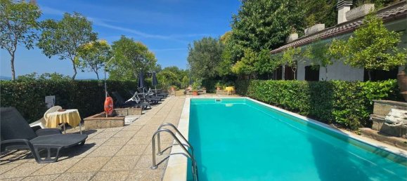 600m² Commercial property in Magione, Italy No. 270231 13