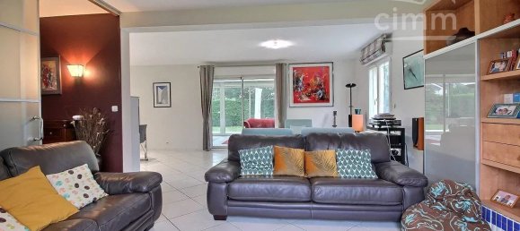 6 bedrooms House in Joue-les-Tours, France No. 52300 8