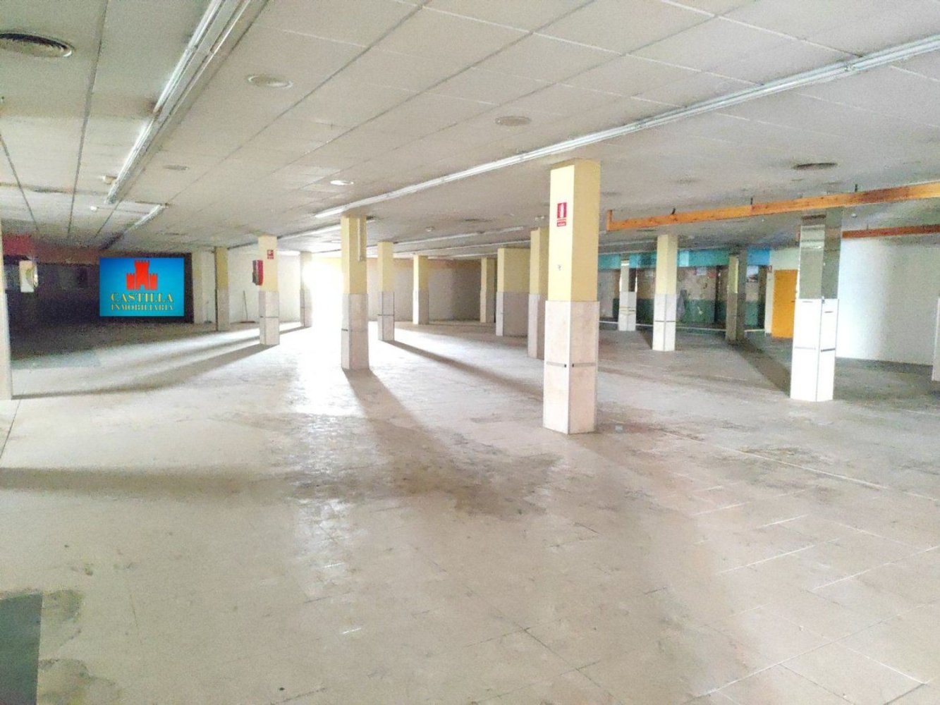 Propriété commerciale à Avila, Spain 2250m² No. 108795