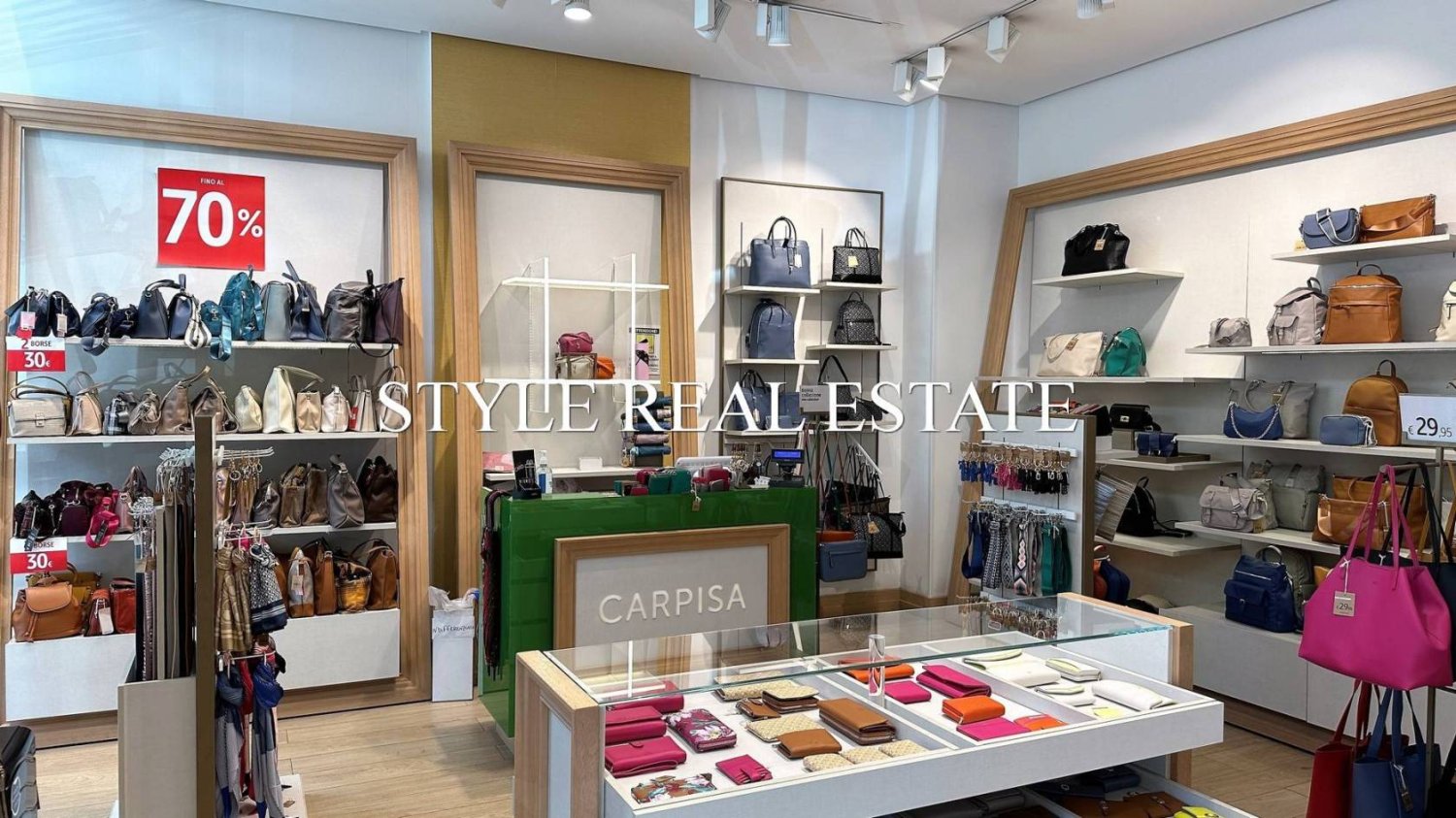 1 room Commercial property in Syracuse, Italy No. 246422