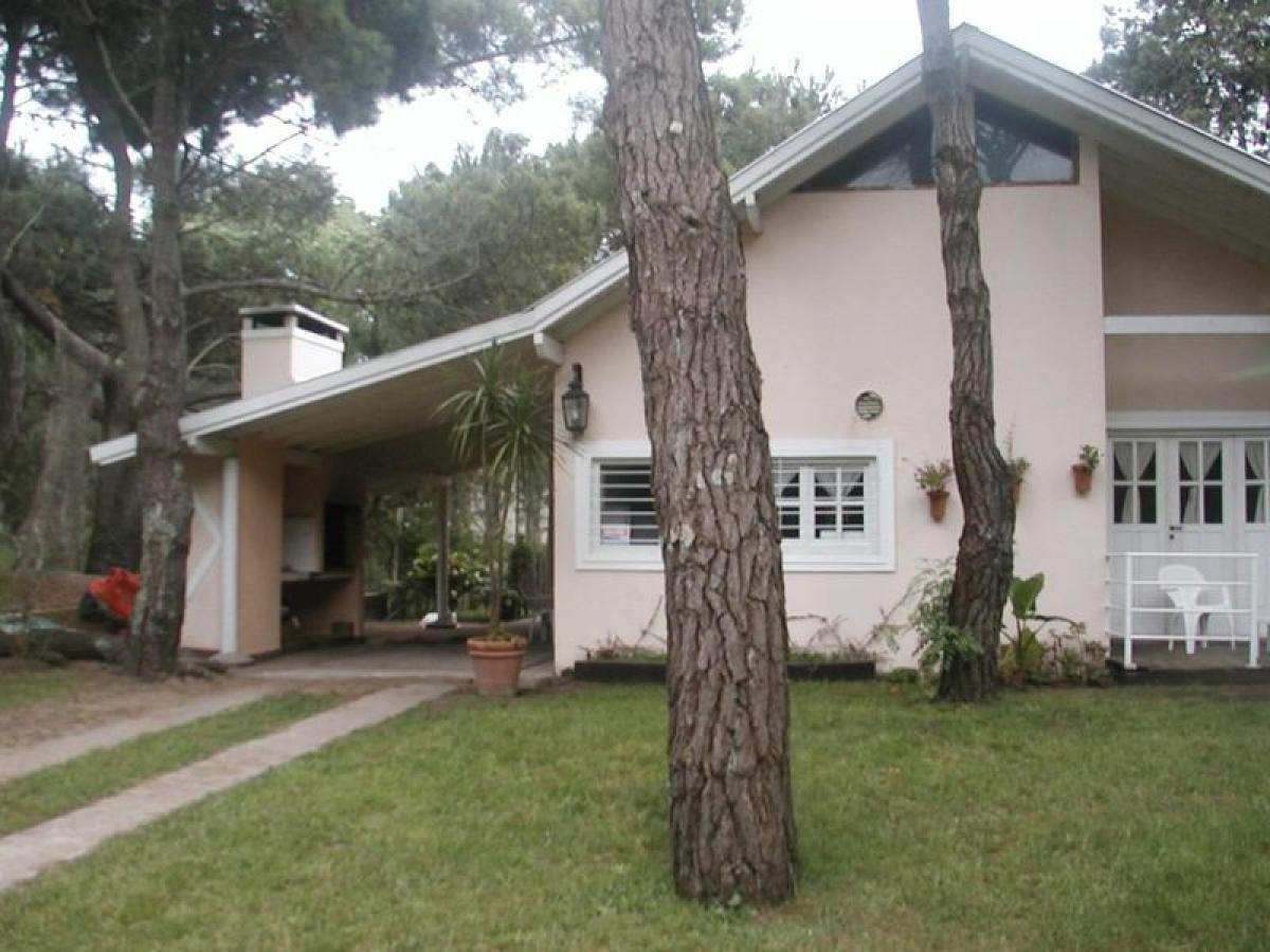 4 bedrooms House in Mar del Plata, Argentina No. 97726