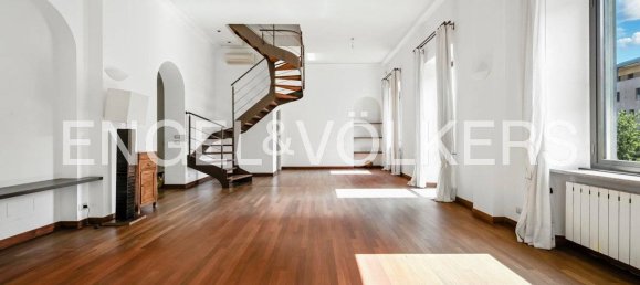 3 bedrooms Penthouse in Busto Arsizio, Italy No. 285545 2