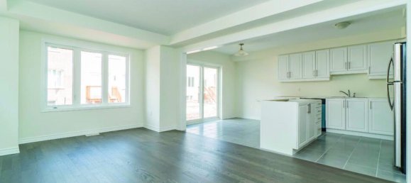 3 bedrooms House in Milton, Canada No. 900 6