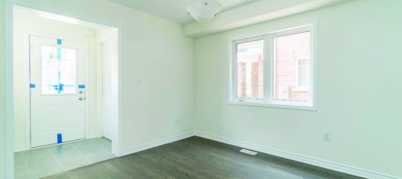 3 bedrooms House in Milton, Canada No. 900 5