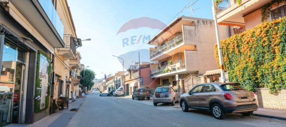 1 room Commercial property in Giardini-Naxos, Italy No. 57471 4