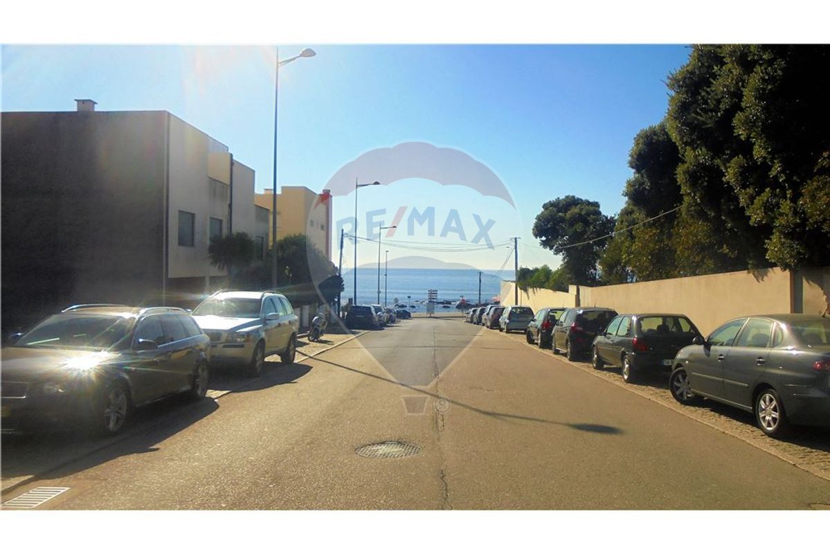 Terrain à Vila Nova de Gaia, Portugal 2930m² No. 52563