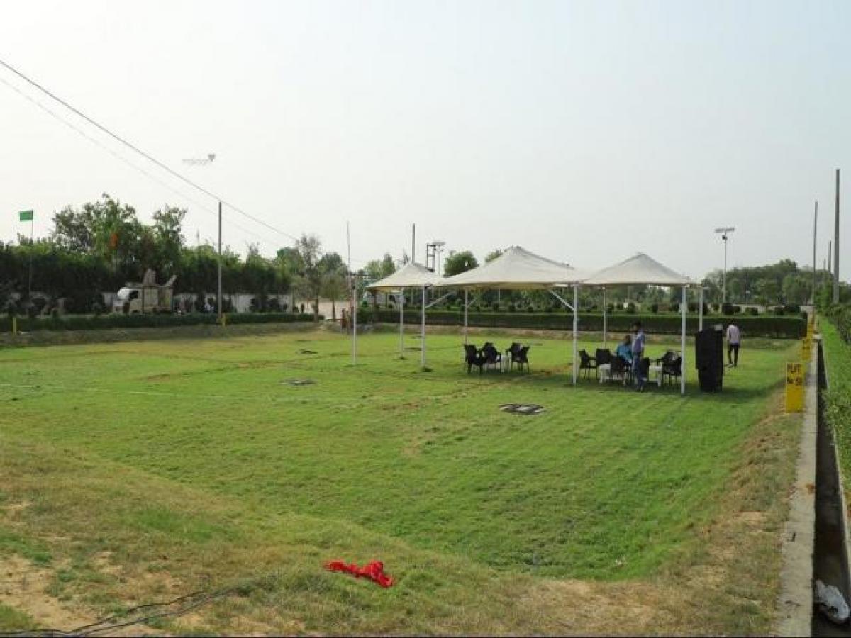  Land in Noida, India No. 66167