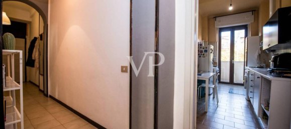 3-salle Appartement à Milan, Italy No. 241998 9