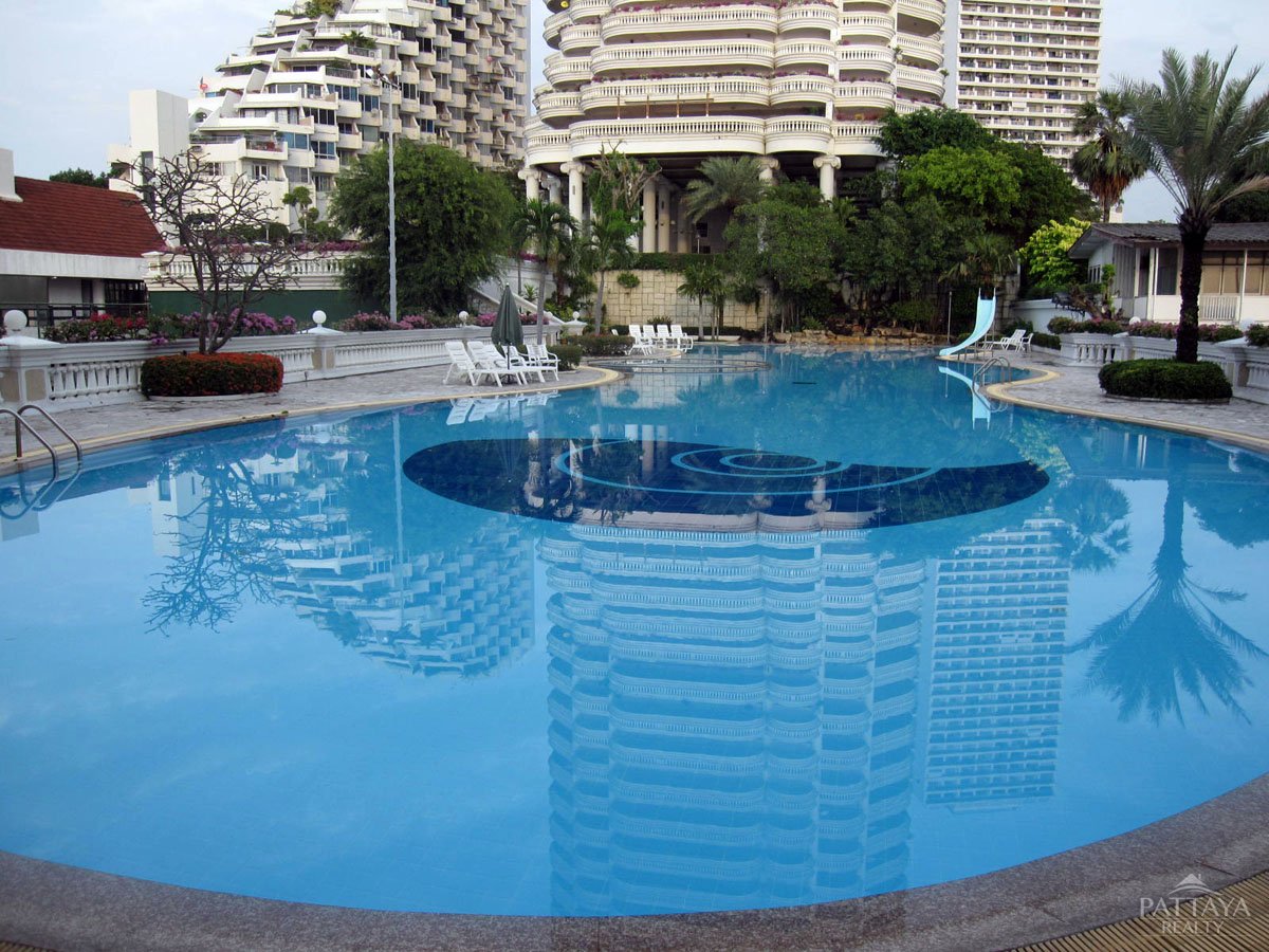 4 bedrooms Condo in Pattaya, Thailand No. 1427