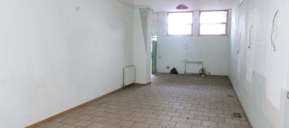 72m² Commercial property in Novara, Italy No. 71505 2