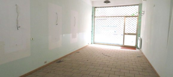 72m² Commercial property in Novara, Italy No. 71505 4