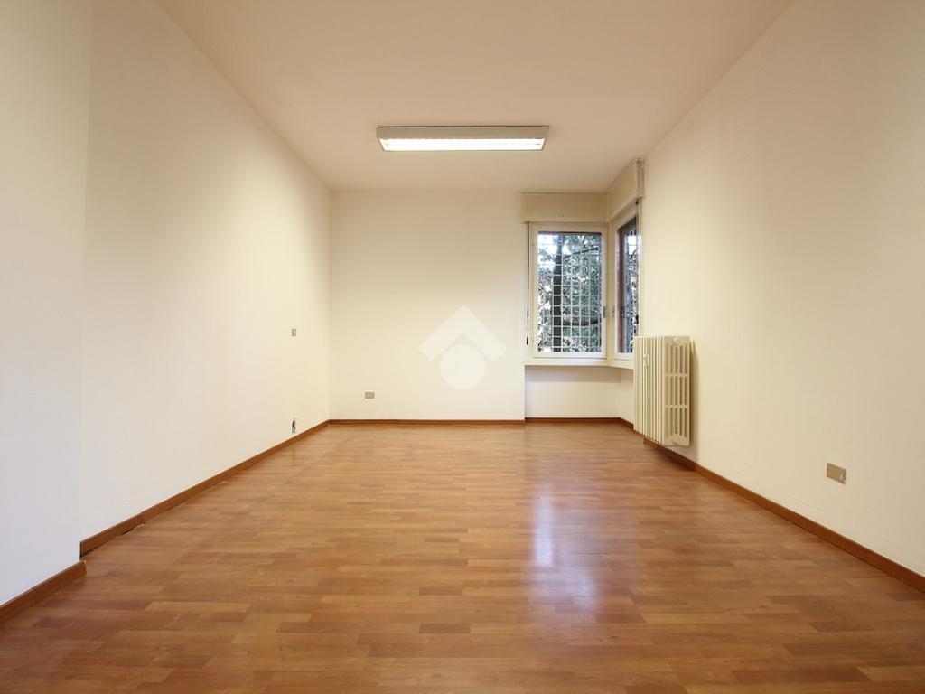5 bedrooms Apartment in Segrate, Italy No. 386047