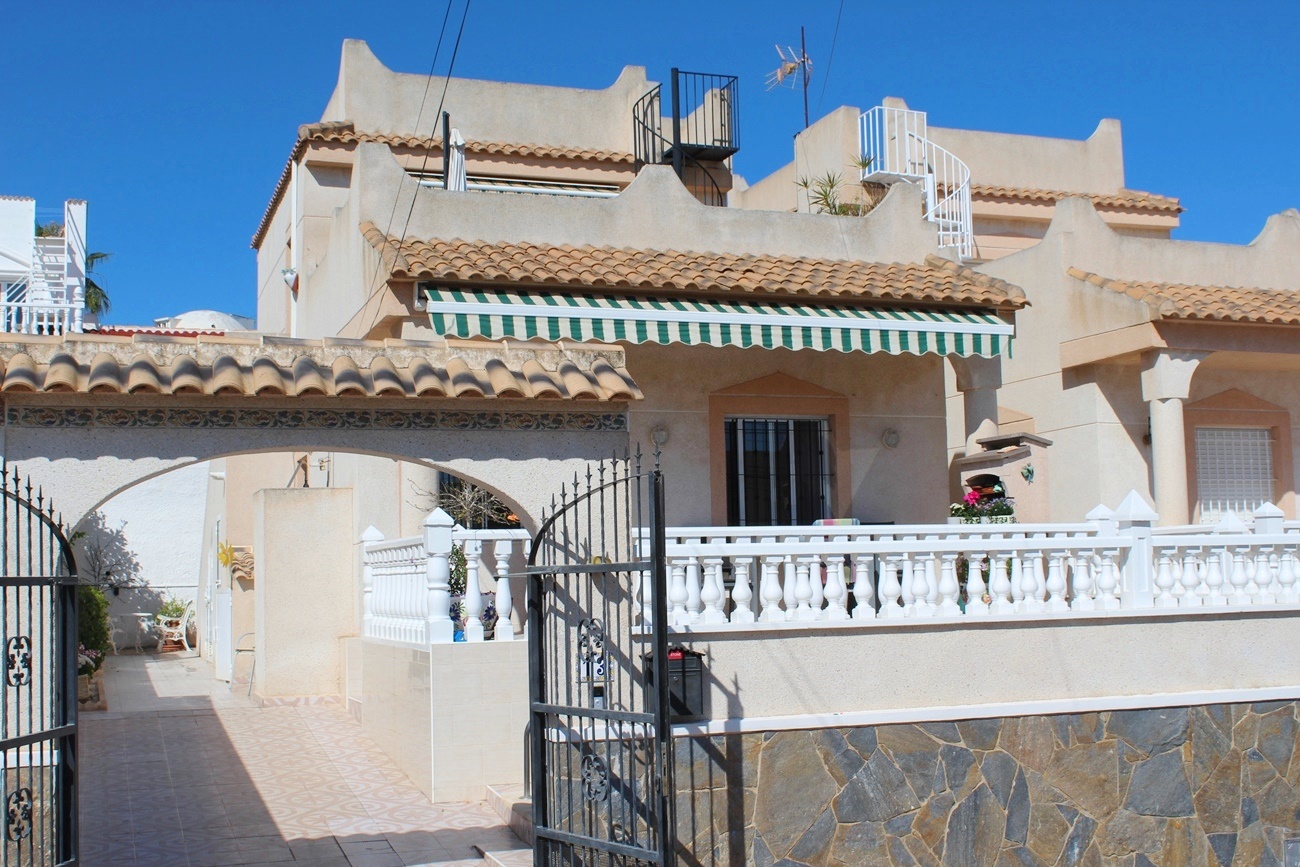 3 bedrooms Villa in Alicante, Spain No. 142539