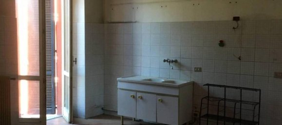 5 rooms Apartment in Ponte dell'Olio, Italy No. 129371 6