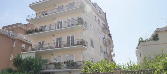 3 bedrooms Apartment in Rome, Italy No. 282127 2