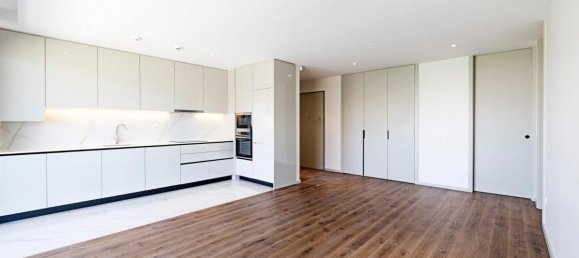 3 bedrooms Condo in Espinho, Portugal No. 1643 2