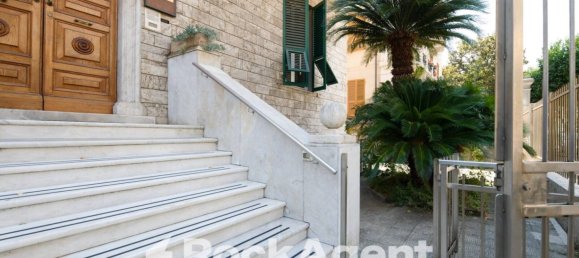 Oficina de 1 habitación en Chiavari, Italy No. 337443 3