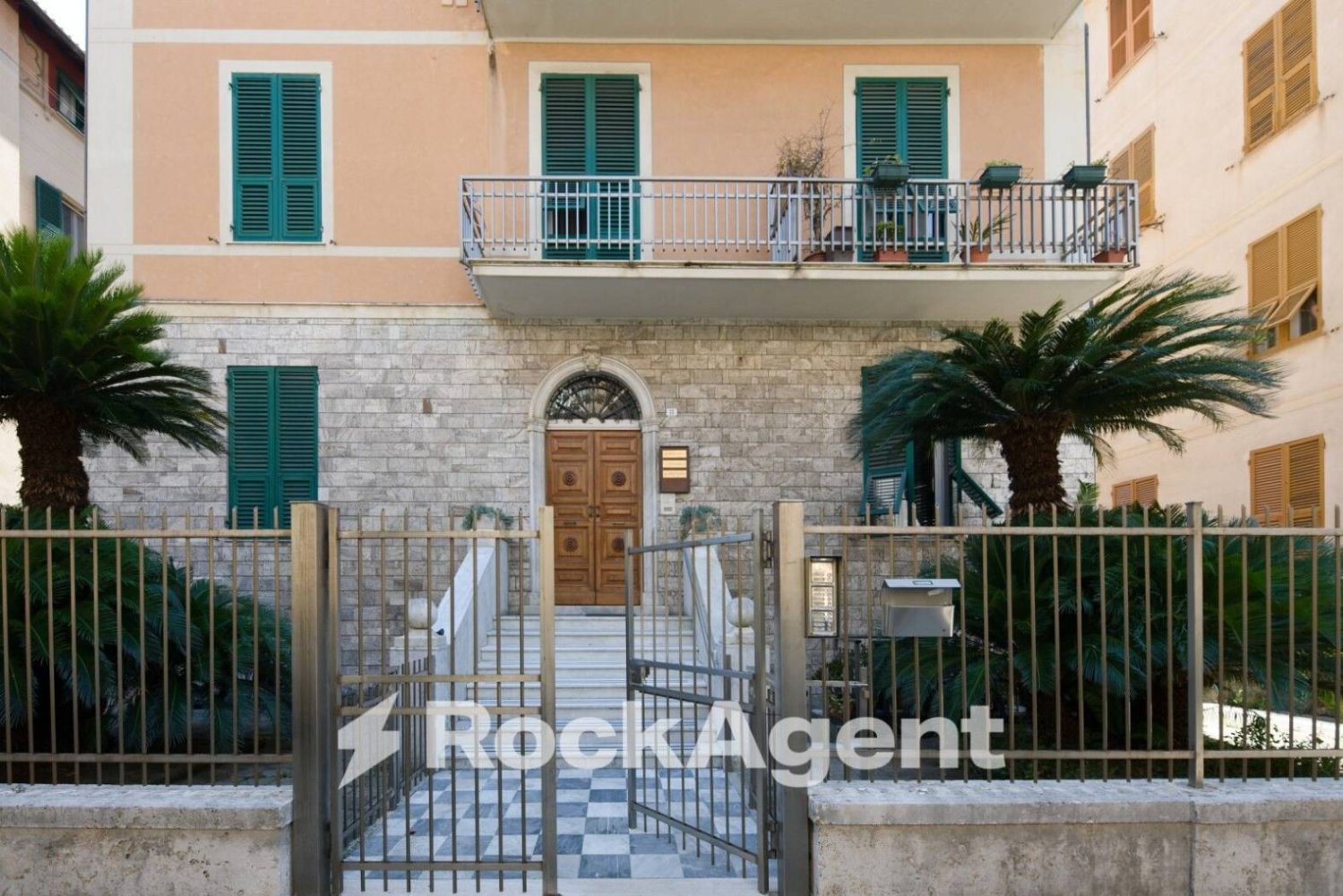 Oficina de 1 habitación en Chiavari, Italy No. 337443