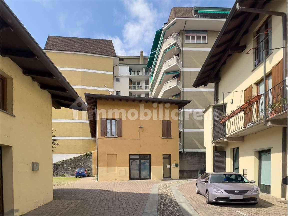 4غرفة عقار تجاري في Sesto Calende, Italy رقم 312358