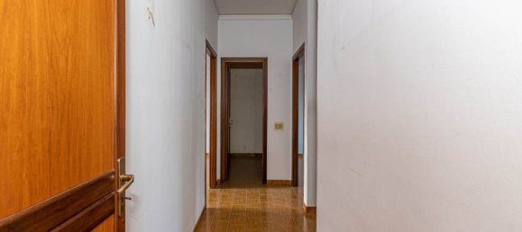4-salle Appartement à Palermo, Italy No. 305269 8