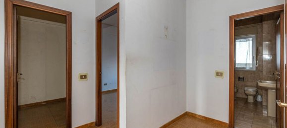 4-salle Appartement à Palermo, Italy No. 305269 9