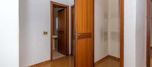 4-salle Appartement à Palermo, Italy No. 305269 11