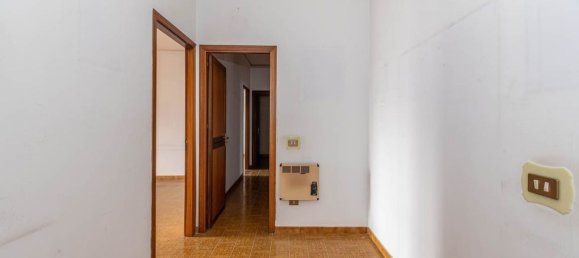 4-salle Appartement à Palermo, Italy No. 305269 6