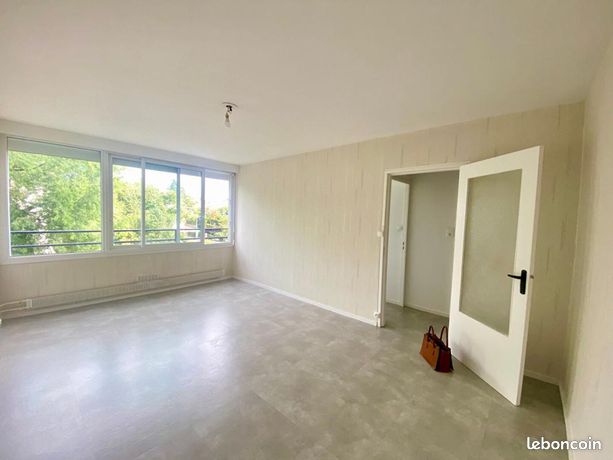 1 bedroom Apartment in Limoges, France No. 301173